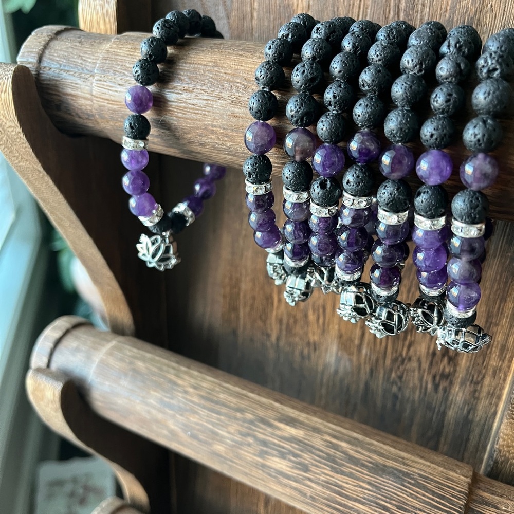 Amethyst and lava stone lotus bracelet (one)